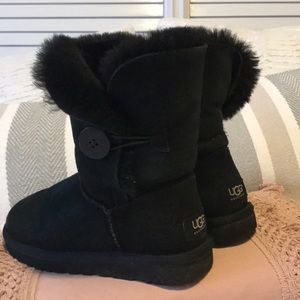 Black Uggs size 7